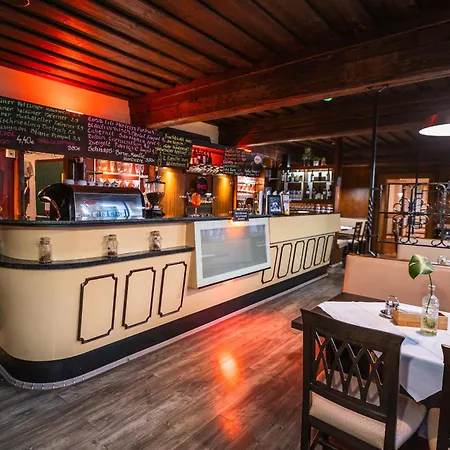 마르크 아우렐 호텔 페트로넬