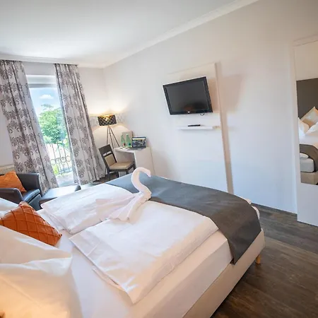 마르크 아우렐 3*