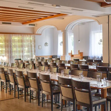 마르크 아우렐 3*